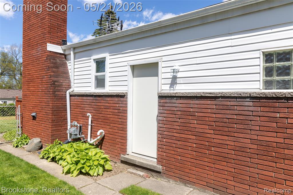 2445 Liverpool, Auburn Hills, MI 48326 — Photo 11