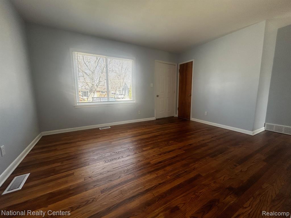 576 E BARRETT Avenue, Madison Heights, MI 48071 — Photo 9