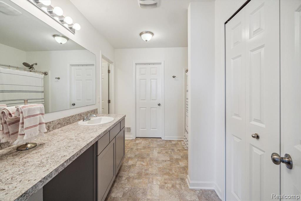 51177 MAPLE LEAF Drive, Macomb, MI 48042 — Photo 18