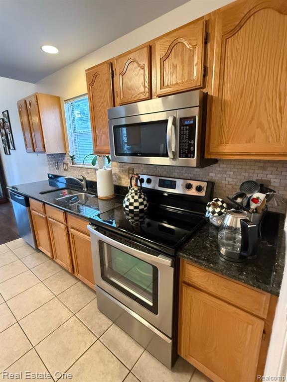 240 WINDING BROOK, 104, Commerce Twp, MI 48390 — Photo 12