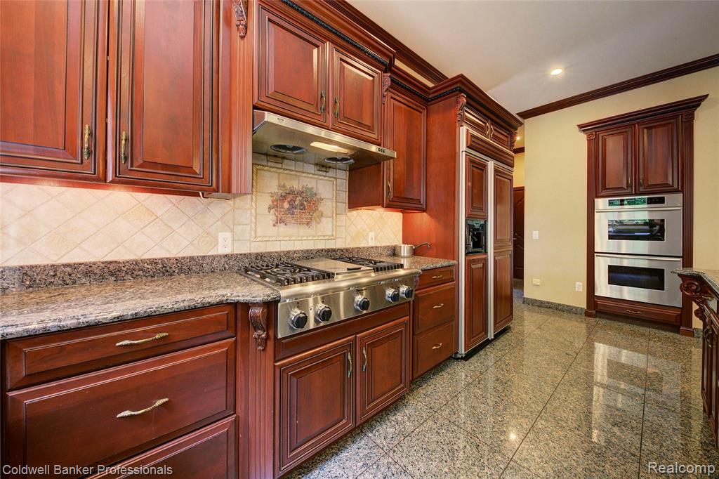 4546 Forest Edge Lane, West Bloomfield, MI 48323 — Photo 27