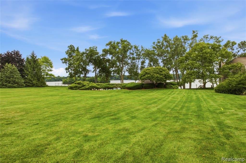 1695 Cliffs Landing, 302, Ypsilanti, MI 48198 — Photo 37