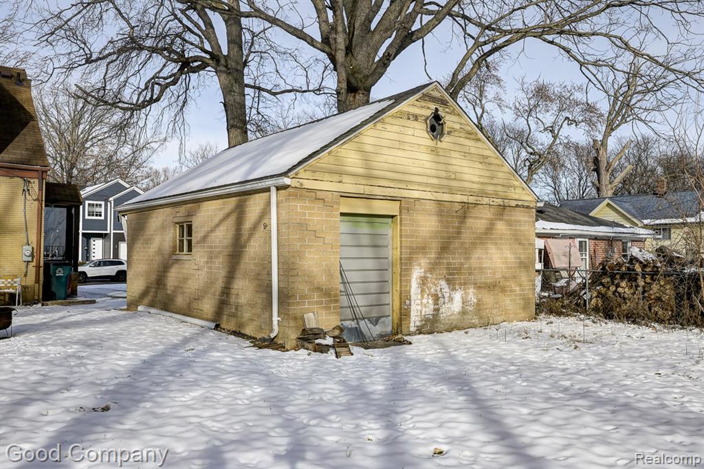 518 E Maxlow Avenue, Hazel Park, MI 48030 — Photo 35