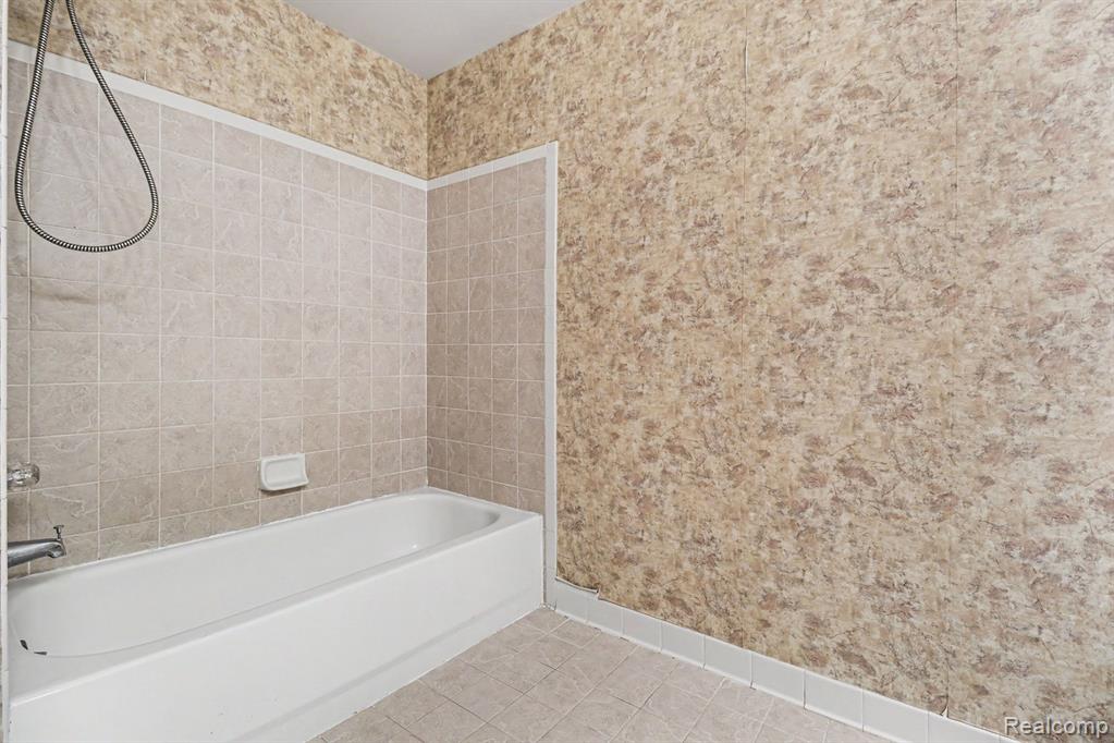 16339 Chatham Drive, Macomb, MI 48044 — Photo 19