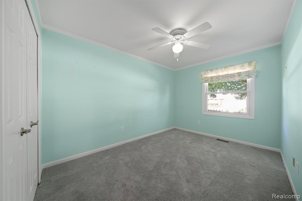 422 THORNEHILL Trail, Oxford, MI 48371 — Photo 17