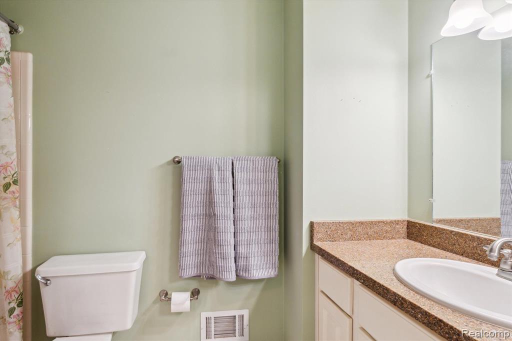7614 WOODVIEW Drive, 22, Waterford, MI 48327 — Photo 17