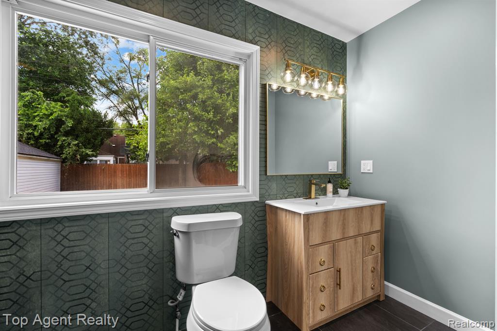 17585 Faust Avenue, Detroit, MI 48219 — Photo 19