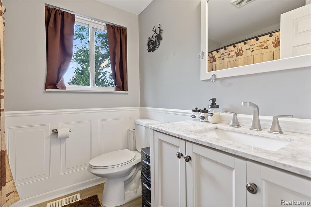 5423 Meadowcrest Drive, Flint, MI 48532 — Photo 15