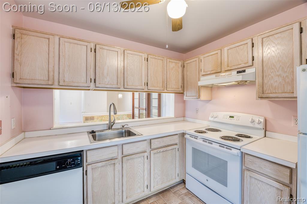 44750 Bayview Drive, 37, Novi, MI 48377 — Photo 12