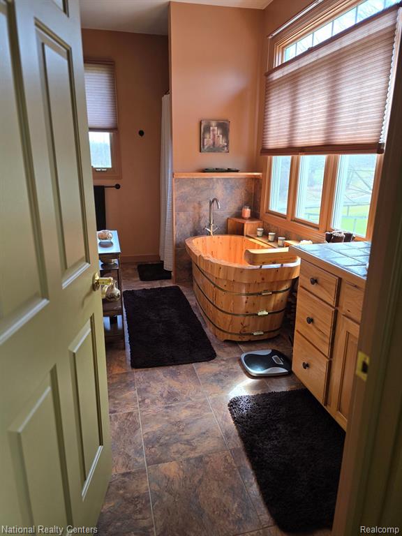 7125 MANOR Lane, Fowlerville, MI 48836 — Photo 18