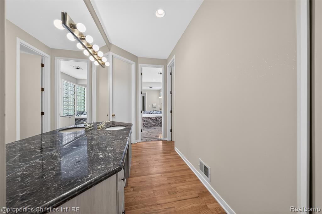 6390 Country Shire Lane, West Bloomfield, MI 48323 — Photo 28