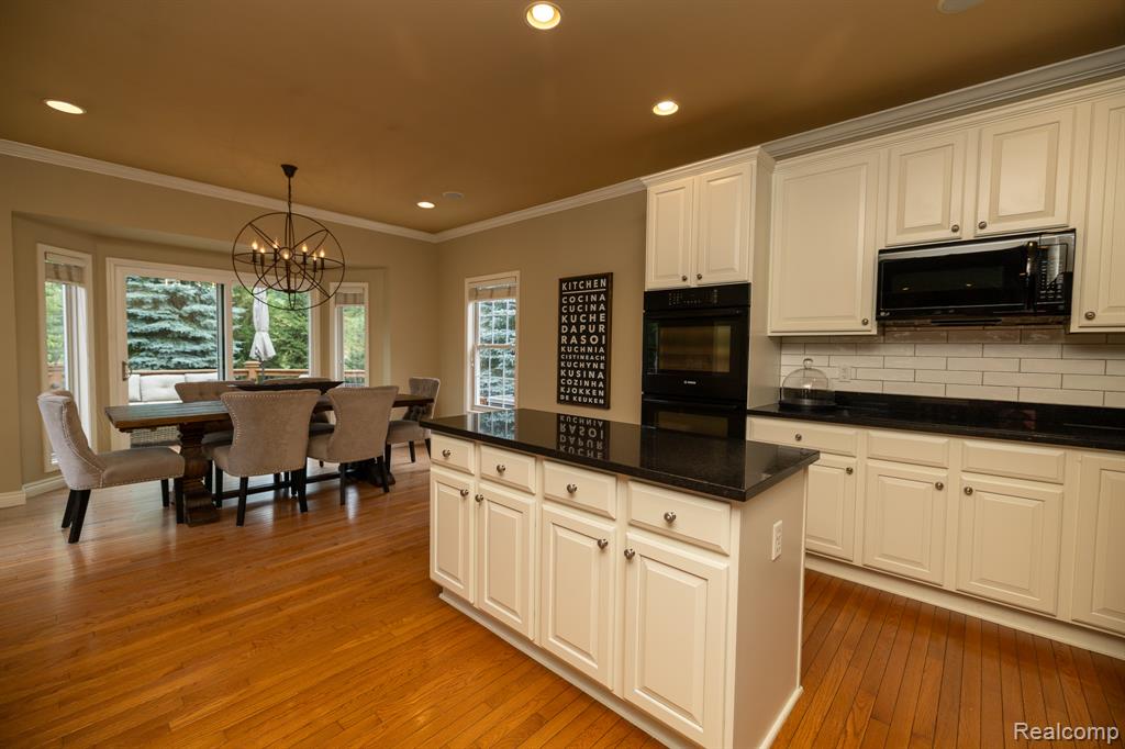 4910 Knollcrest Court, Commerce Twp, MI 48382 — Photo 16
