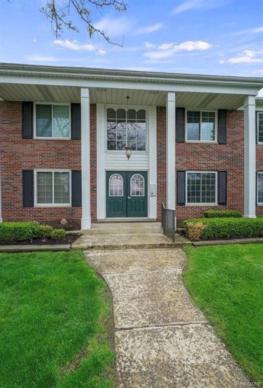2472 Mulberry Square, 22, Bloomfield Hills, MI 48302