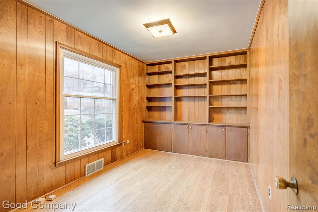 702 PARKMAN Drive, Bloomfield Hills, MI 48304 — Photo 12