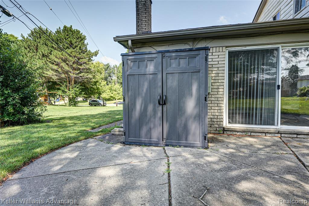 18467 Middlesex Avenue, Lathrup Village, MI 48076 — Photo 56