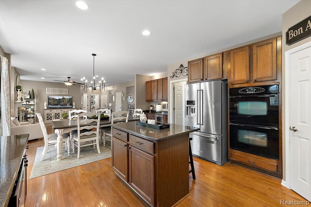 42512 Beechwood Drive, Sterling Heights, MI 48314 — Photo 23