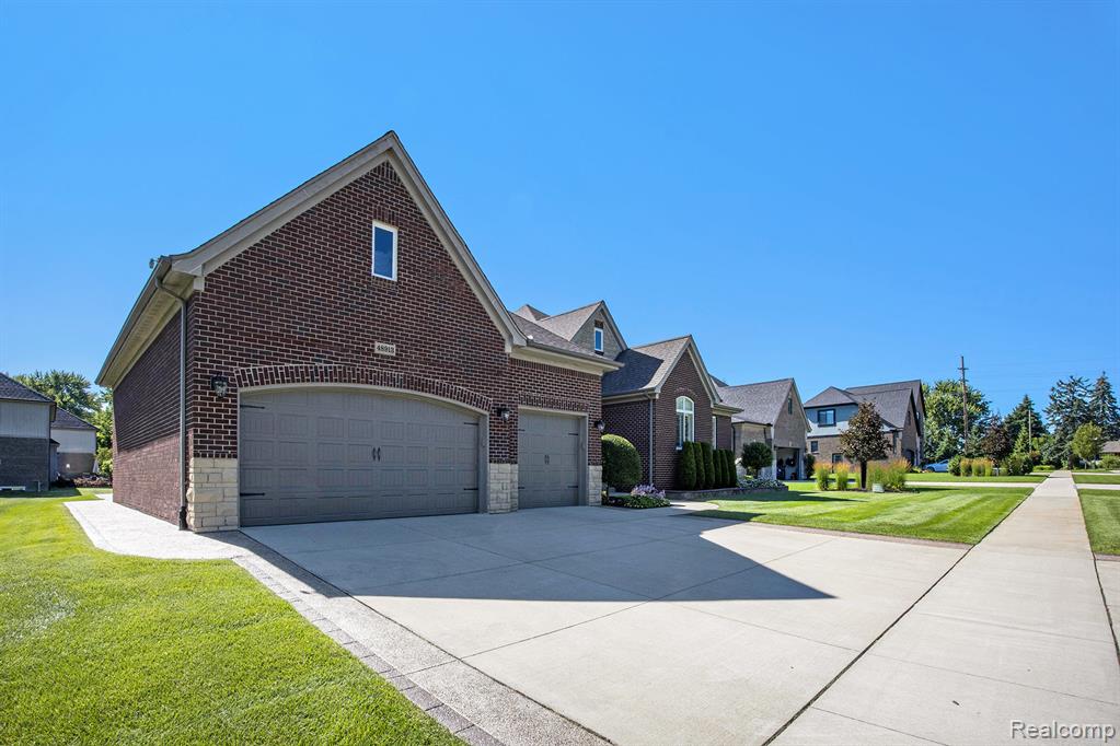 48913 Pinebrook Drive, Utica, MI 48315 — Photo 4
