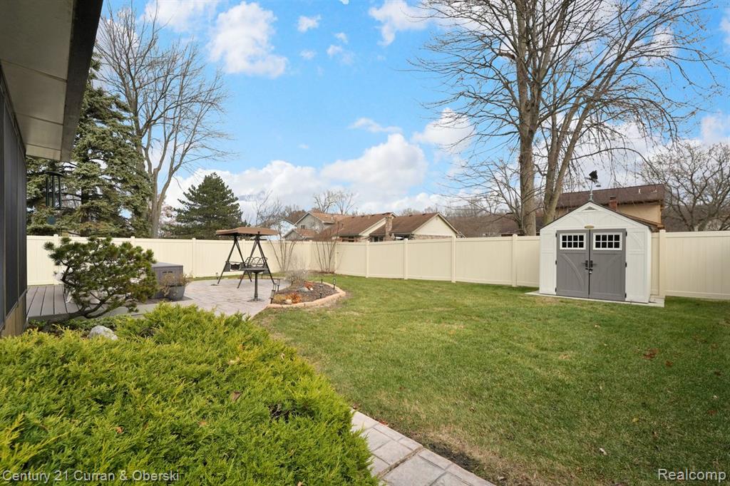 21539 Deerfield Drive, Woodhaven, MI 48183 — Photo 38