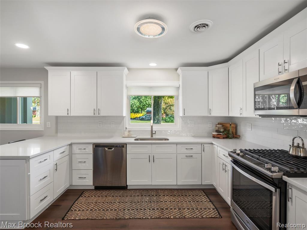 4740 Burnley Drive, Bloomfield Hills, MI 48304 — Photo 12