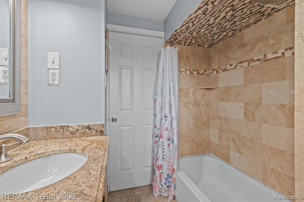 6751 N CHARLESWORTH Street, Dearborn Heights, MI 48127 — Photo 23