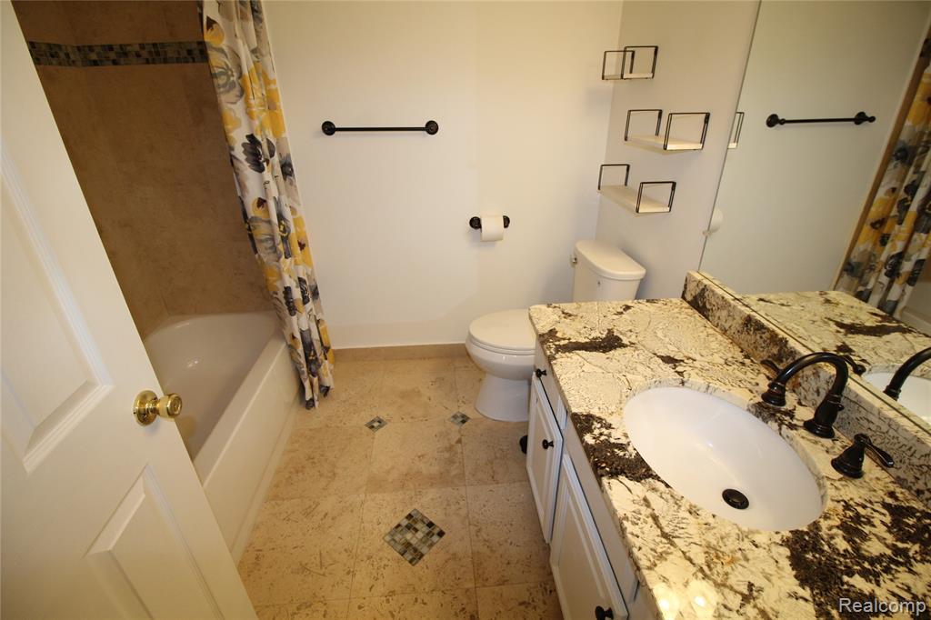 2224 Leighton Drive, Utica, MI 48317 — Photo 15