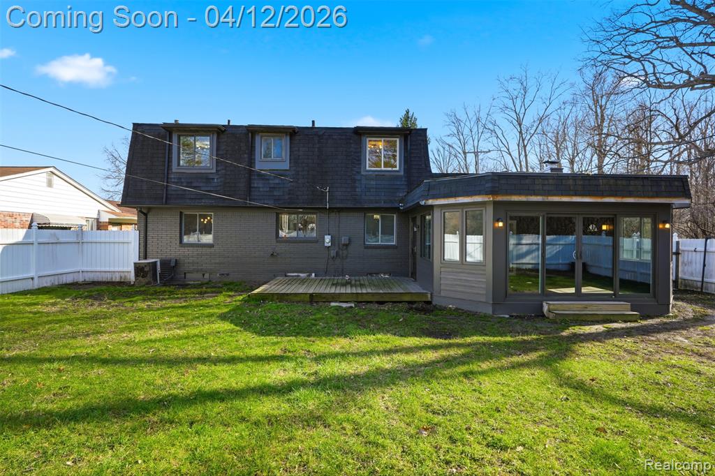 18878 Sunbright Avenue, Lathrup Village, MI 48076 — Photo 27