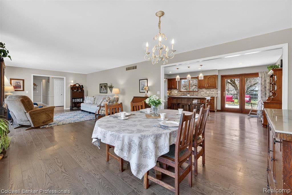 4380 Warwick Circle Drive, Grand Blanc, MI 48439 — Photo 5