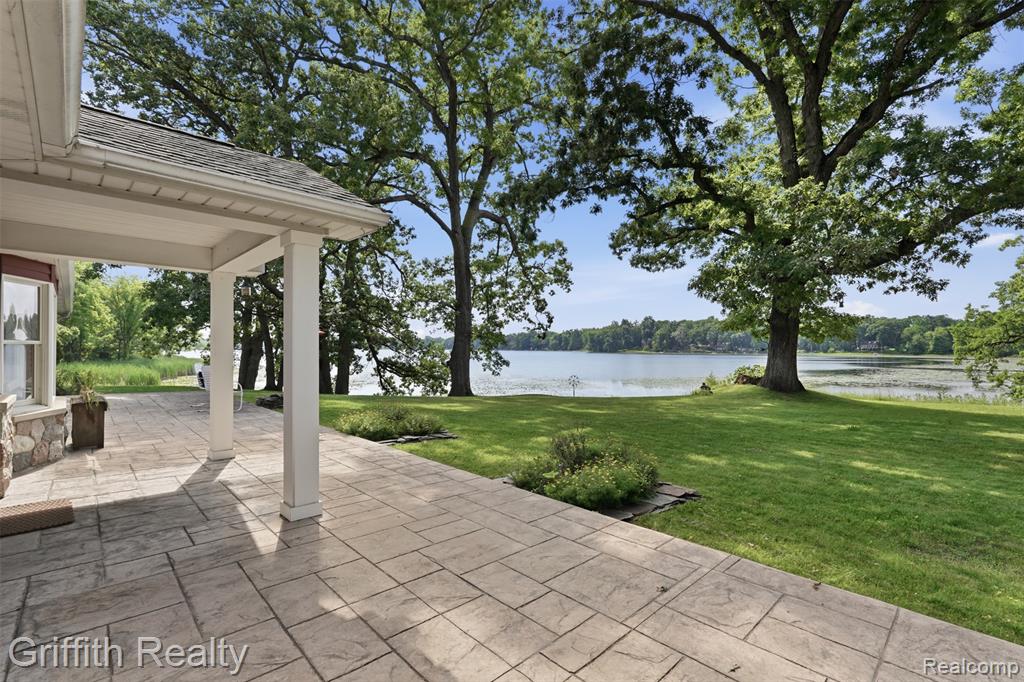 5730 Cowell Road, Brighton, MI 48116 — Photo 2