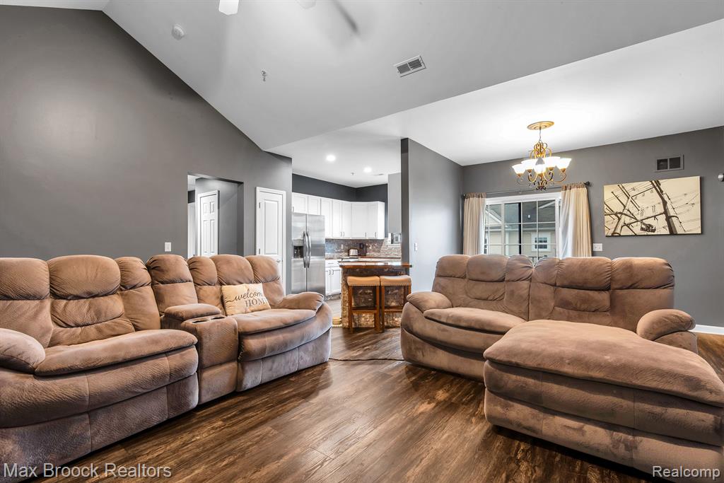 4210 ADDINGTON Drive, Commerce Twp, MI 48390 — Photo 3