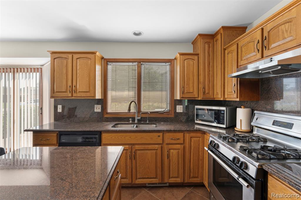 47668 Whippoorwill Drive, Macomb, MI 48044 — Photo 16