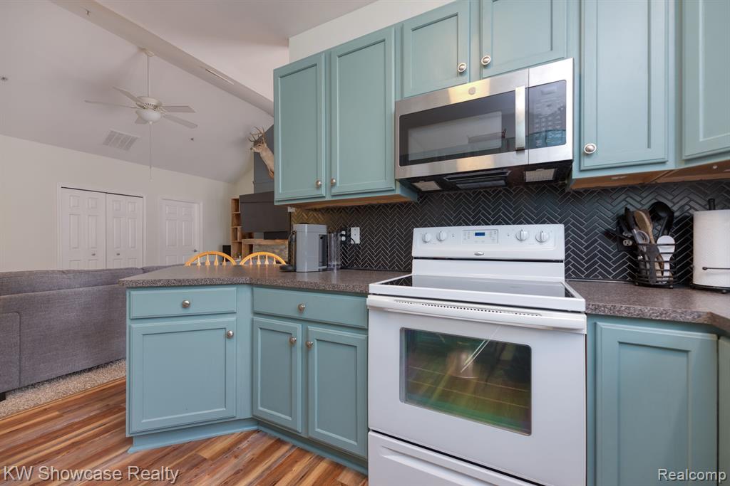 6200 ADDINGTON Drive, Commerce Twp, MI 48390 — Photo 9