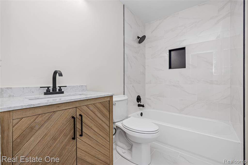5426 N Piccadilly, West Bloomfield, MI — Photo 46