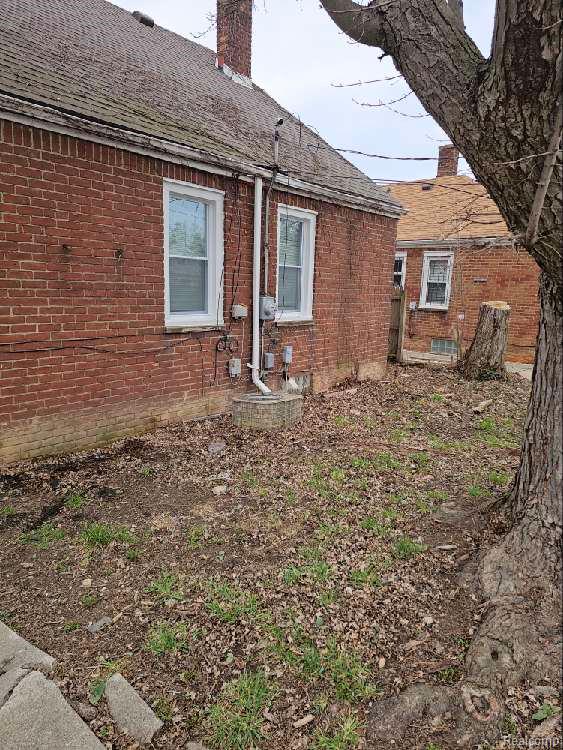 8442 Warwick Street, Detroit, MI 48228 — Photo 23