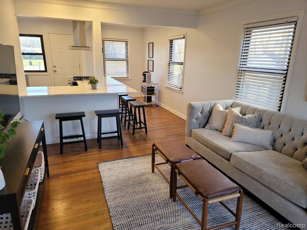 614 E 13 MILE Road, Royal Oak, MI 48073 — Photo 4