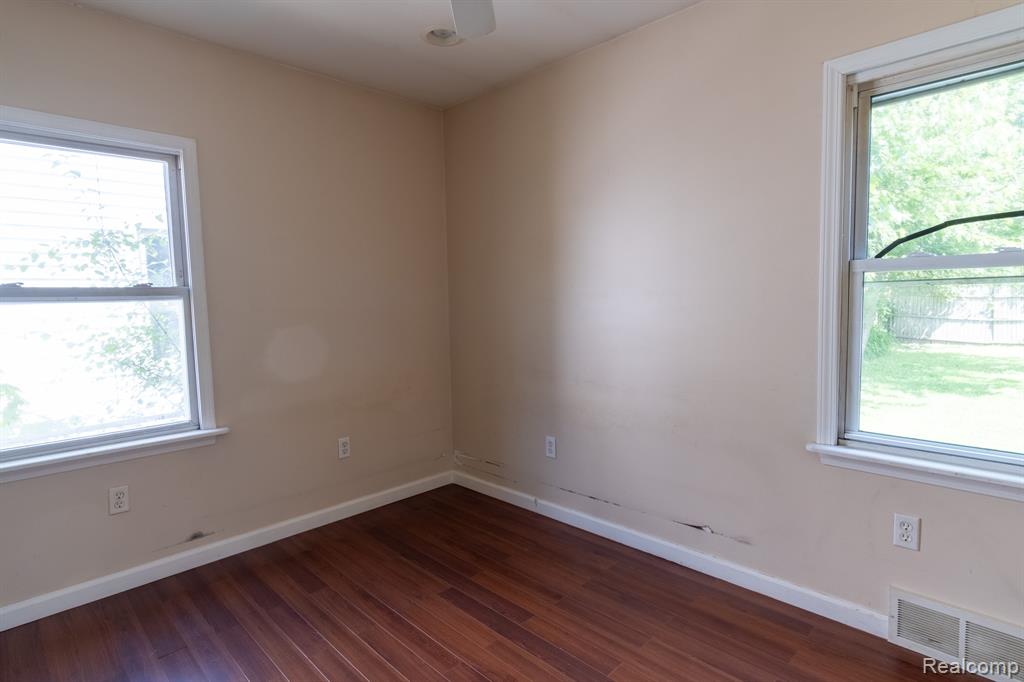 623 E Brockton Avenue, Madison Heights, MI 48071 — Photo 10