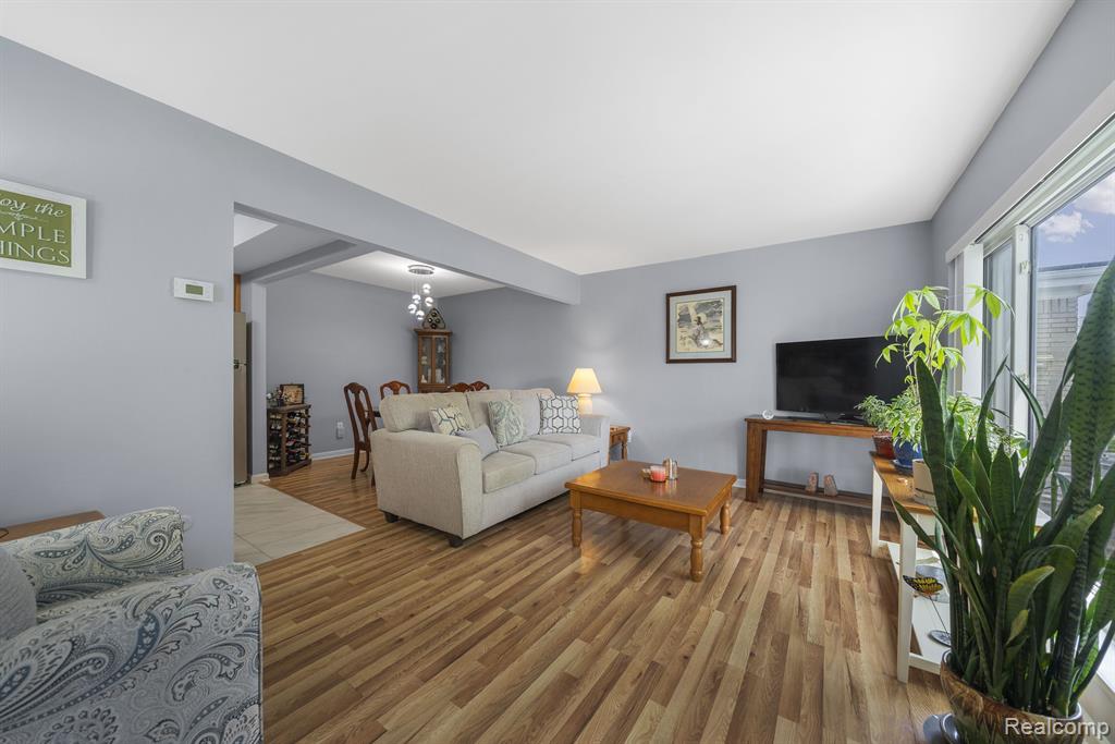 29960 CITY CENTER Drive, 2, Warren, MI 48093 — Photo 5