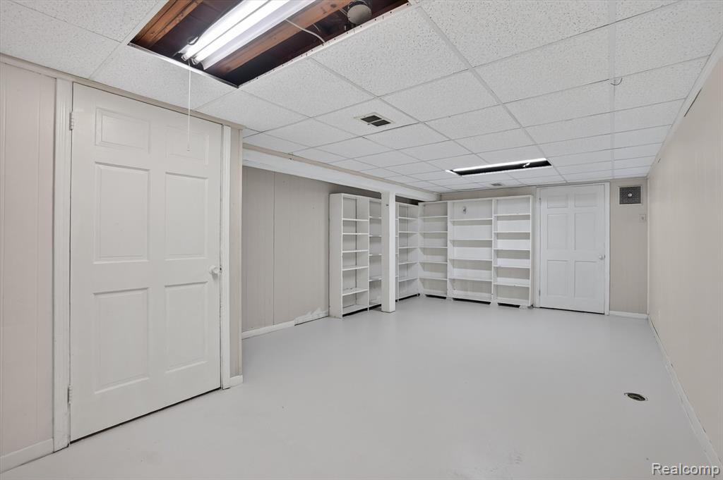 2356 Pineview Court, Flushing, MI 48433 — Photo 33