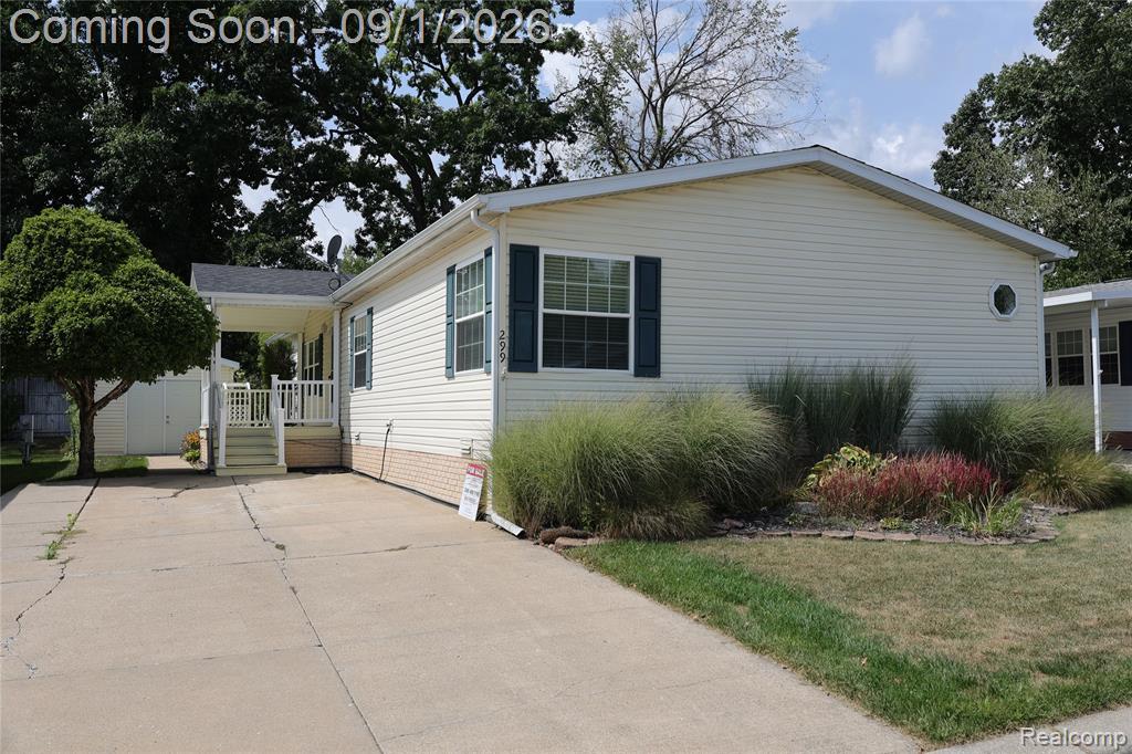 299 Dennis K Court, White Lake, MI
