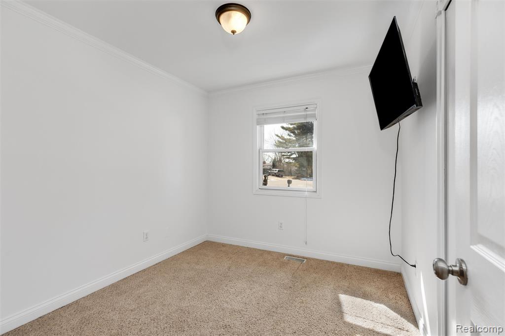 3712 Summit Court, Wixom, MI 48393 — Photo 12