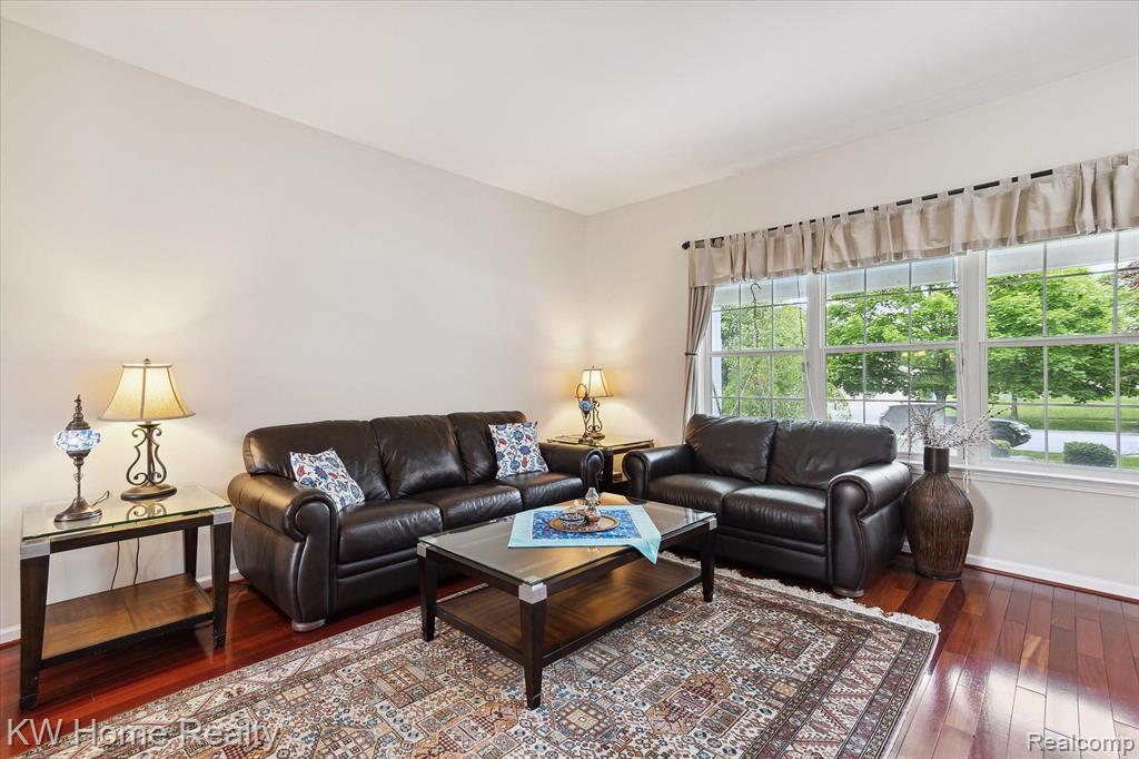 4672 NUTMEG Drive, Ypsilanti, MI 48197 — Photo 9