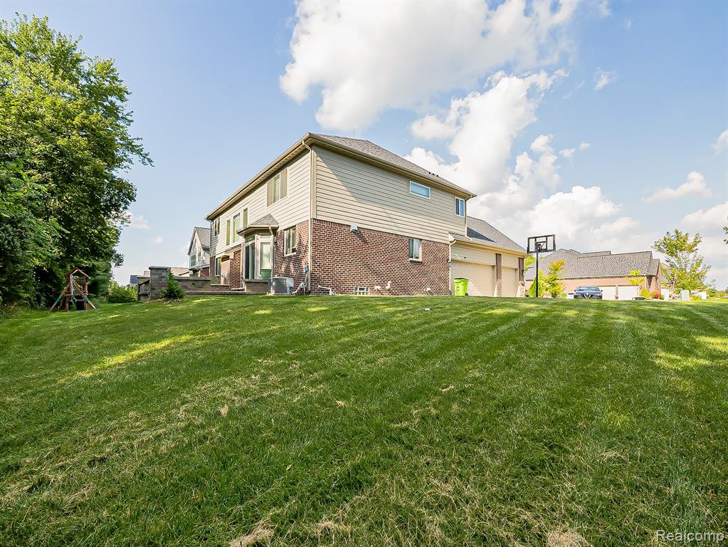 47639 Alpine Drive, Novi, MI — Photo 32