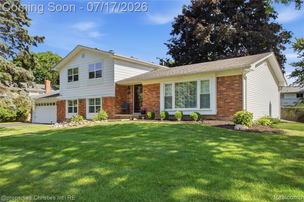 5569 Tadworth Place, West Bloomfield, MI — front exterior