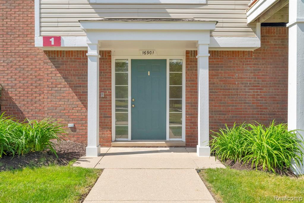 16901 Carriage Way, Northville, MI — Photo 5