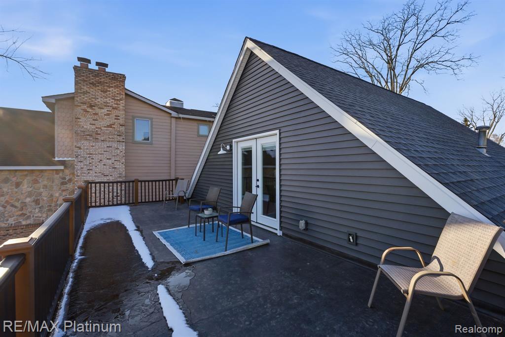 4960 Cooley Lake Road, Waterford, MI 48327 — Photo 17