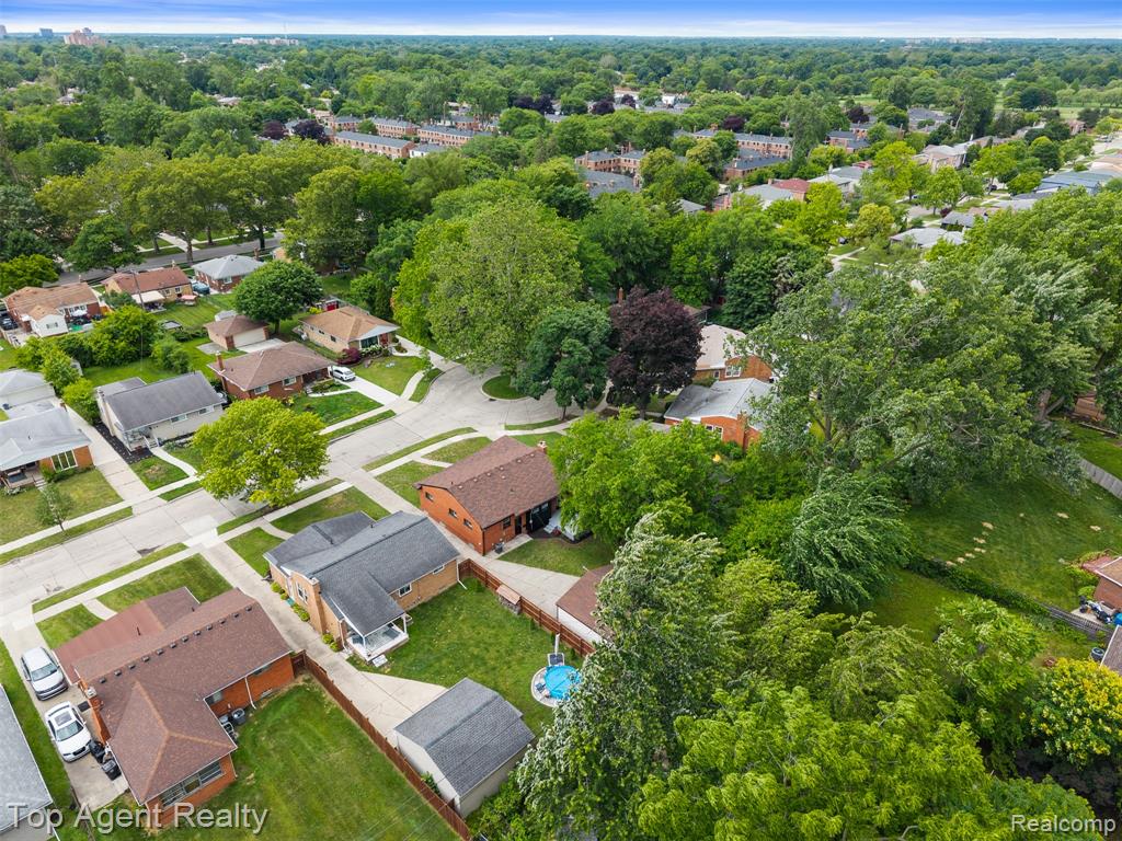 24300 Seneca Street, Oak Park, MI 48237 — Photo 45