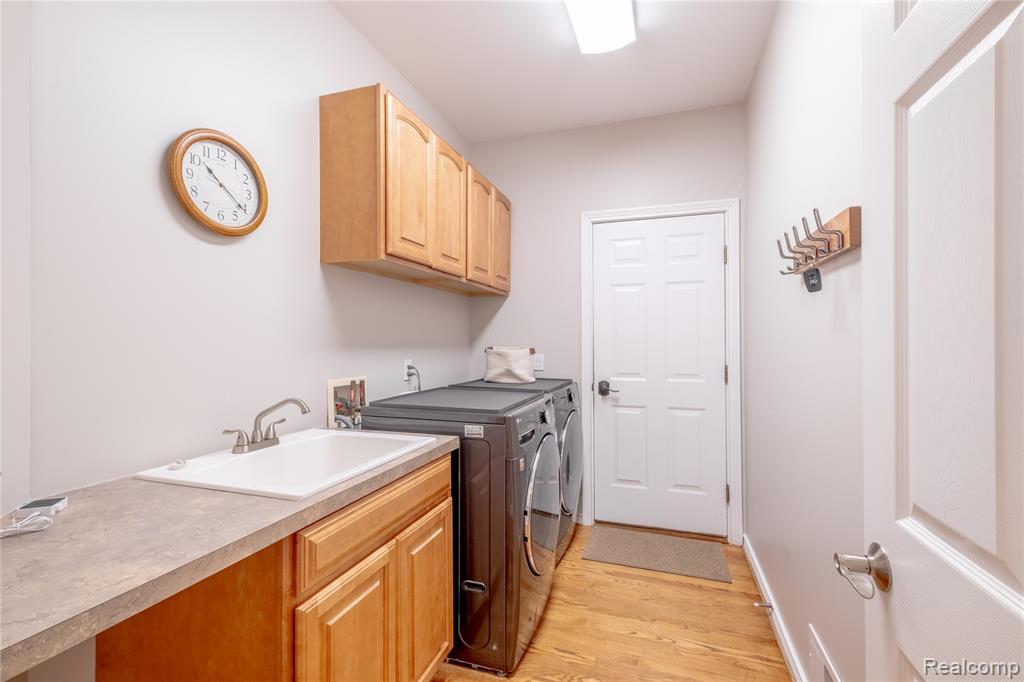 4230 Pavilion Court, Fenton, MI 48430 — Photo 18