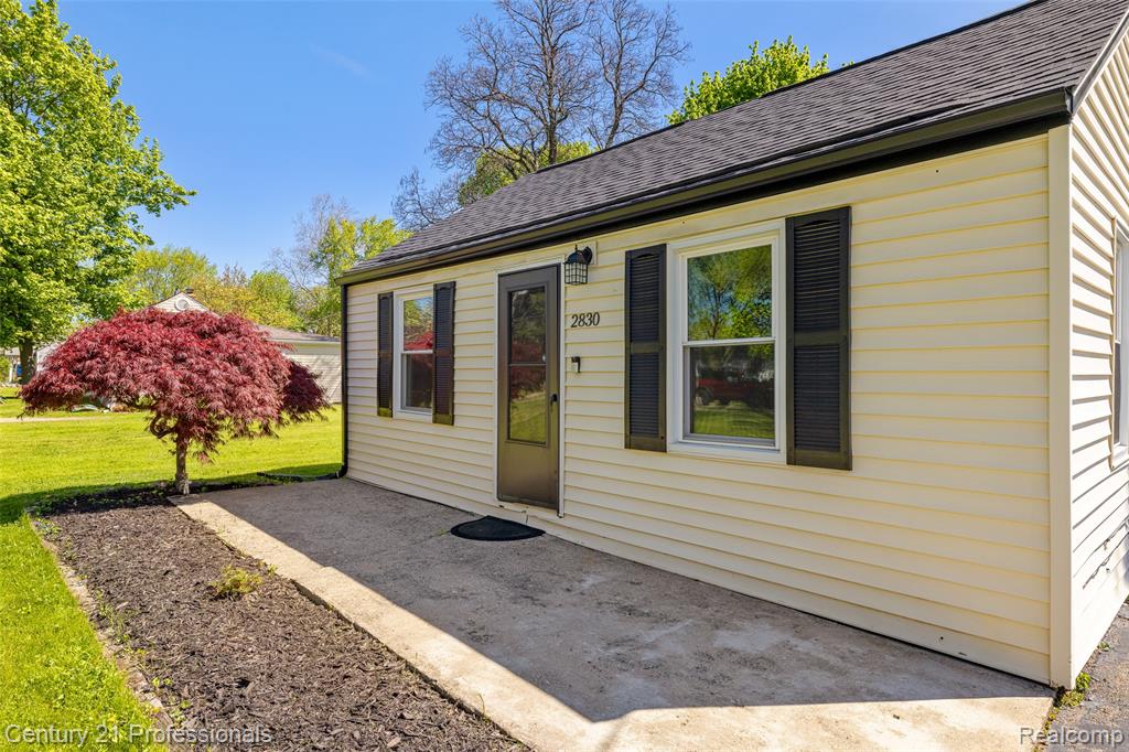 2830 Deland Road, Waterford, MI 48329 — Photo 34