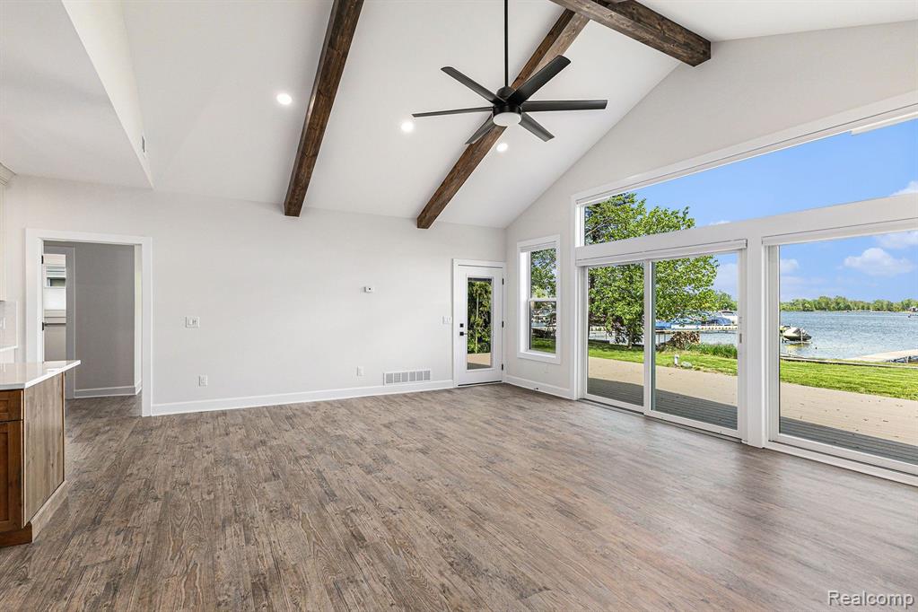 9693 BEVERLY Drive, Lakeland, MI — Photo 8