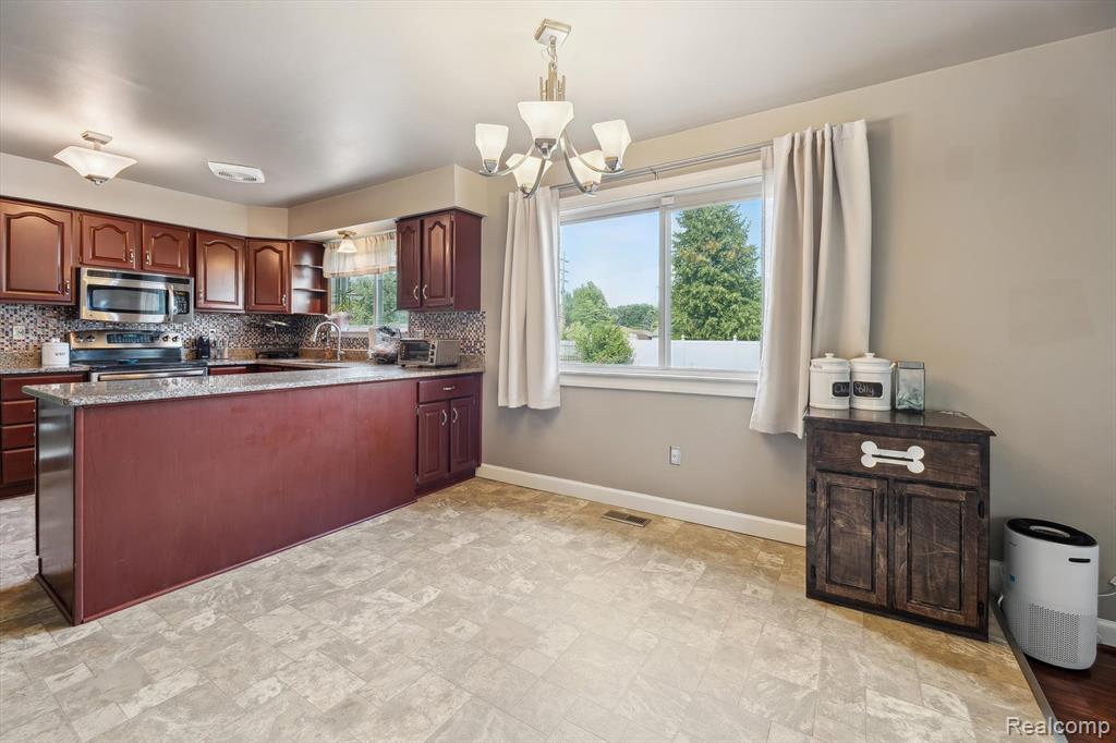 6900 Woonsocket Street, Canton, MI 48187 — Photo 16