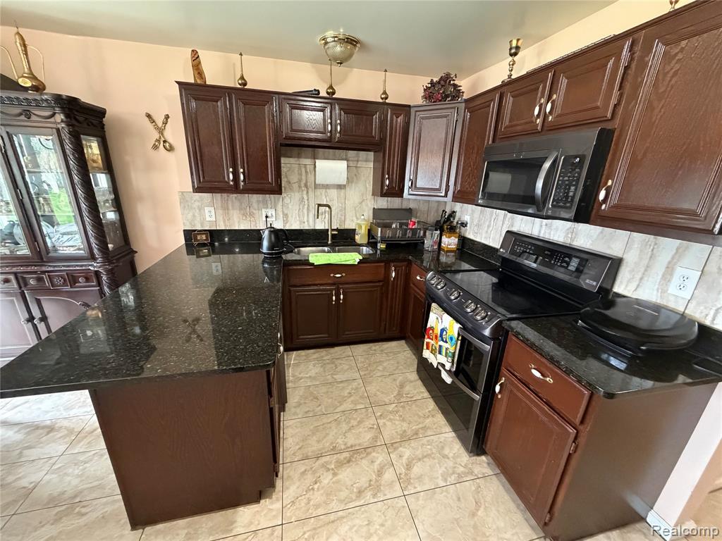 6153 Bianca Court, Sterling Heights, MI 48314 — Photo 10